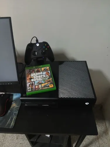 Xbox One Fat 500GB + Controle + GTA V + Hub USB 3.0 4 Portas