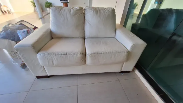 Conjunto sofá de courino branco 