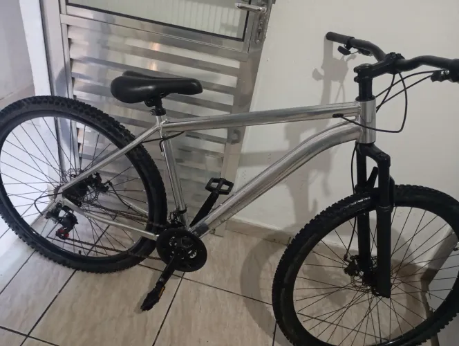 Bike nova,apenas 1 mês de uso. ZAP *