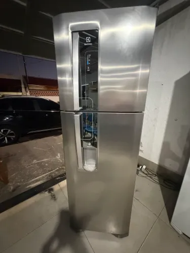 Geladeira inox com dispensor de água na porta novinha 385litros