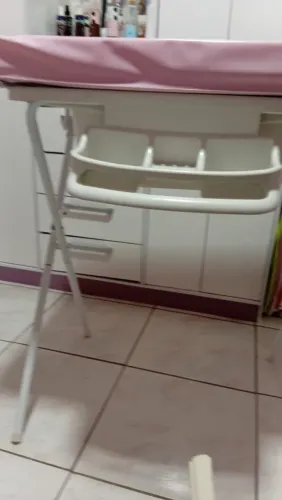 Banheira e trocador de bebê (cadeirão de brinde)