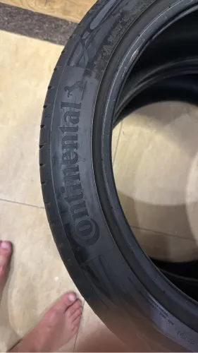 235/45R19 pneu