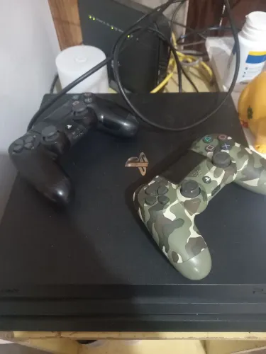Ps4 pro 1 TERA gigabayte dois controles dois jogos 1.500