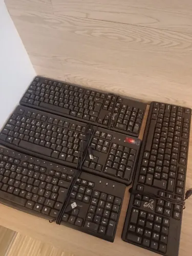 Vendo 4 teclados semi novos 