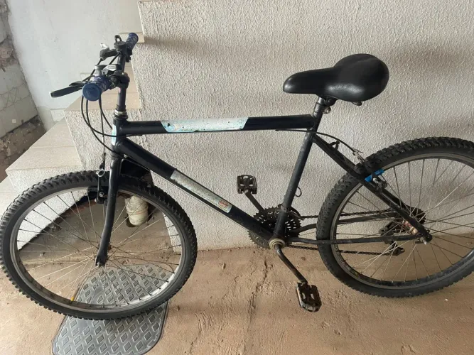 Bicicleta Preta Juvenil/Adulto - Ótimo Estado 