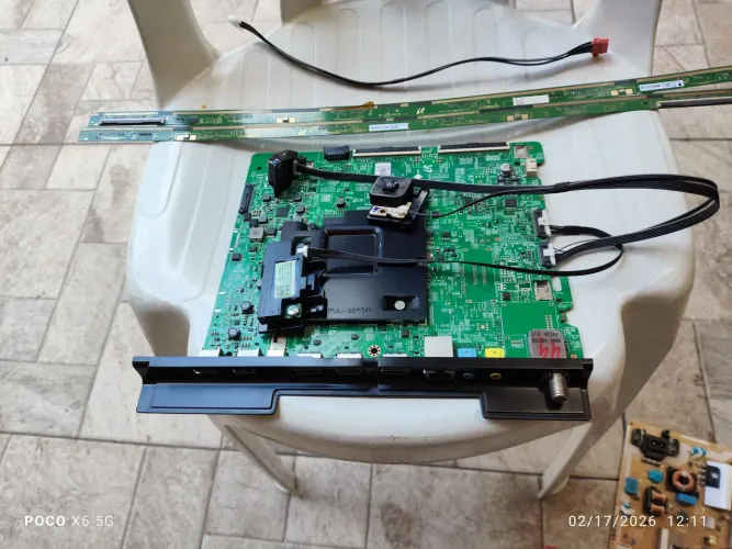 Placas para tv Samsung 49' com alto falantes e todos os conectores