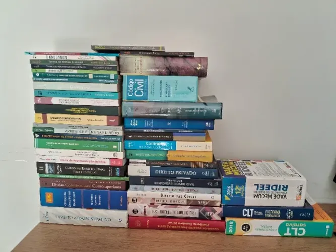 Kit 44 Livros de Direito