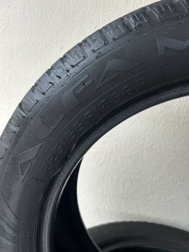 Pneus 225/55 R18 Remolde