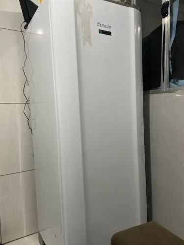 Geladeira super conservada esmaltec apenas 10 meses de uso