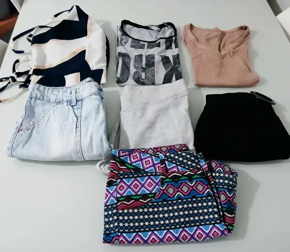 Vendo esse lote roupas Femeninas num 38... M em bom estado