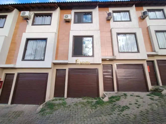 Sobrado Triplex no bairro Tarumã em Viamão. REF: