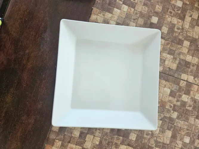PRATOS DE PORCELANA