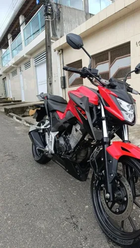 Moto CB Twister 300, apenas 10 mil km rodados