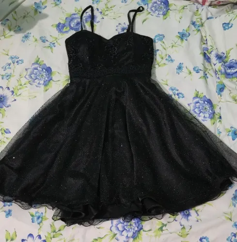 Vestido de Festa Curto Preto com Saia Rodada e Glitter