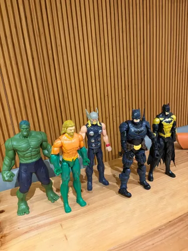 Kit 11 bonecos DC comics e Marvel