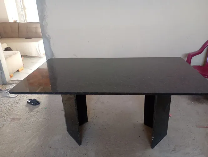 Mesa de mármore perfeito estado sem as cadeiras
