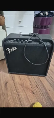 Amplificador Fender Mustang LT25