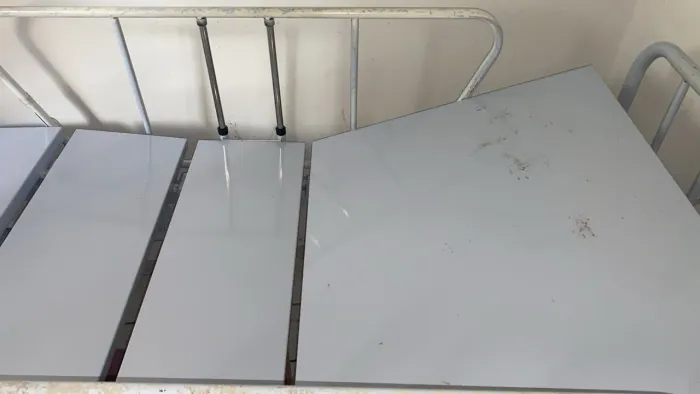 Vendo maca hospitalar dobrável em excelente estado.