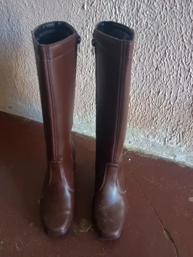Bota cano alto, marrom