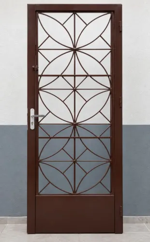 Porta de ferro 150,00 aceito troca no meu interesse.