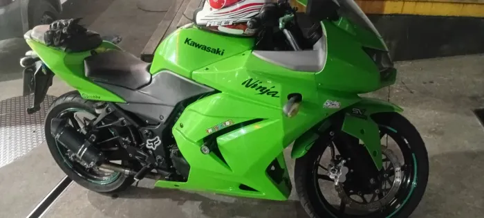Vendo Kawasaki Ninja 250R