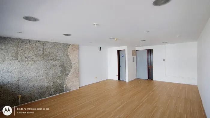 Sala comercial na Agamenon, Espinheiro.