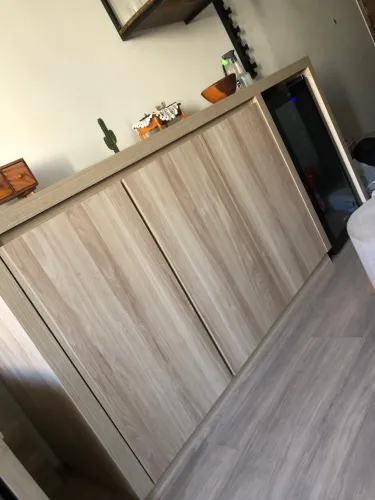 Buffet MDF planejado muito bem acabado bem novo e conservado. 