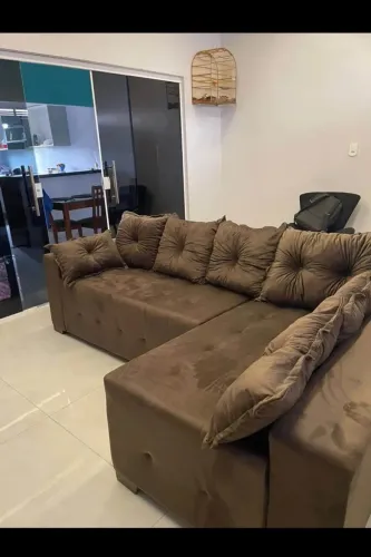 Sofá bem espaçoso na promoção