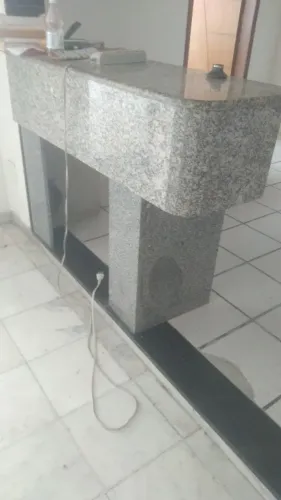 Balcão todo de granito de 1metro e meio