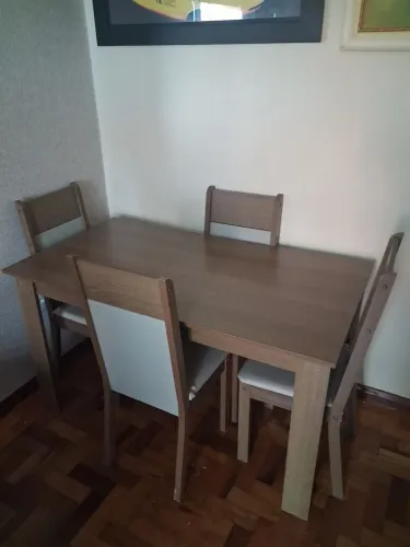 Mesa de Jantar com 4 Cadeiras - Excelente Estado