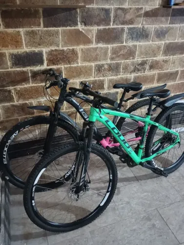 Vendo bicicleta paradas pra ageita