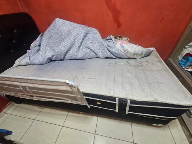 Cama box com colchão e cabeçeira
