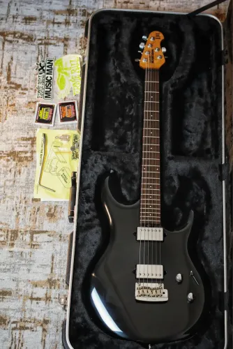 Guitarra Music Man Luke III HH Black