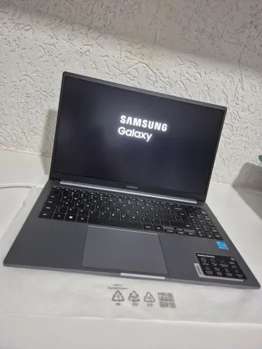 NOTEBOOK SAMSUNG GALAXY BOOK 4 U300,TELA IPS,08GB MEMÓRIA RAM,SSD NVME 256GB,GHZ 4.40,