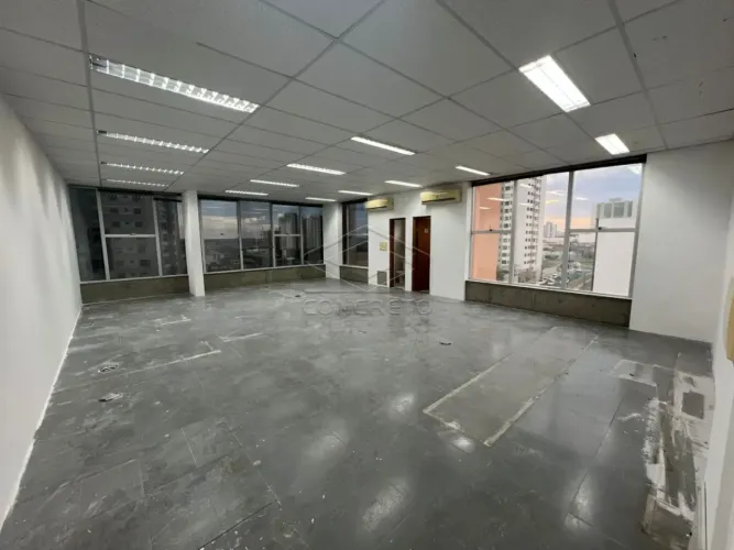 EXCELENTE SALA COMERCIAL REFORMADA EM LOCALIZAÇÃO PRIVILEGIADA DE BAURU/SP