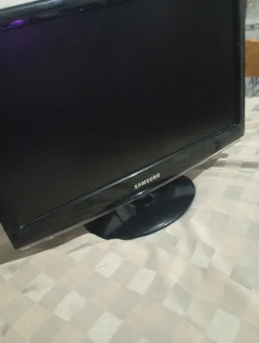 Monitor Samsung 19 polegadas (com defeitos no vídeo)