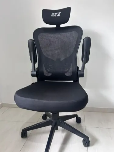 Cadeira de Escritório DT3 com apoio de cabeça