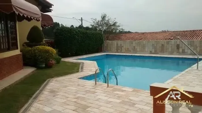 Casa em Condomínio de 2.781m², 6 Quartos, 5 Suítes em Mairinque/SP.