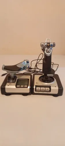 Joystick de Avião Logitech X52