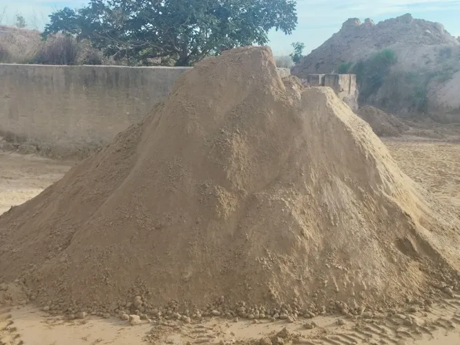 Areia média pra fina ( Direto da Jazida) 