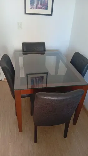 Mesa de jantar em madeira maciça luxo 4 lugares com tampo em vidro