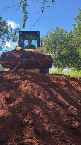 Entulho e limpeza de terrenos
