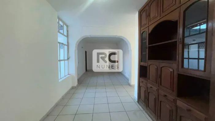 Casa com área de 375m²,06 vagas de garagem no Bairro Santa Efigênia, Belo Horizonte/MG.