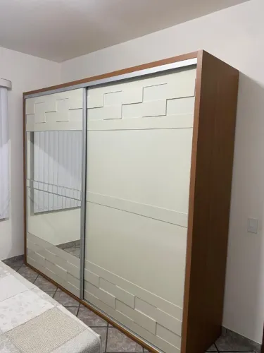 Guarda-Roupa Casal 2 Portas de Correr com Espelho