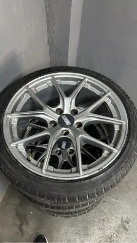 Vendo roda bbs aro 18 pneu 225/40 furacão 5x100