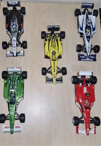 Coleção Hot wheels king of rain 1/18 F1 , 5 carros