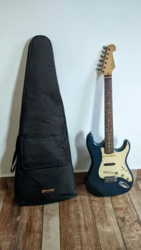 Guitarra Shelter USA com Case em Bom Estado