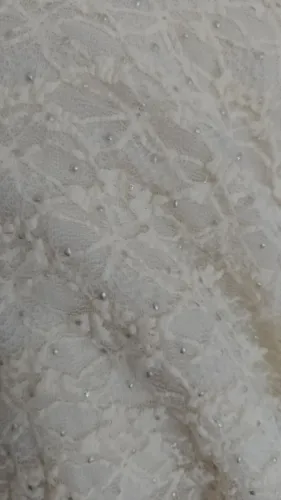 Vestido em renda cor marfim 