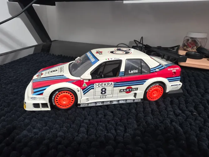 Miniatura 1:18 alfa romeo martini dtm modificado  ut