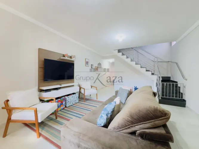 Casa Sobrado - Bosque dos Ipês - 3 Dormitórios - 150m².